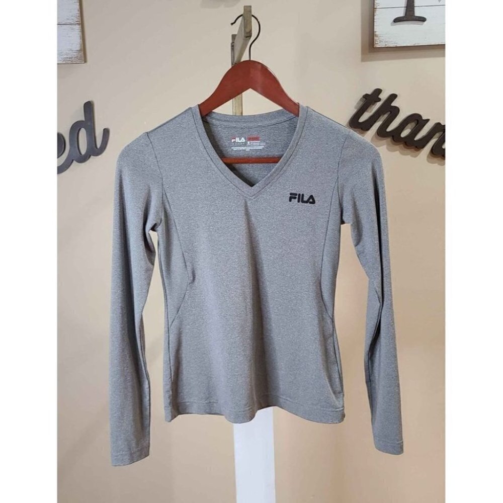 Size Medium (10-12) Grey Fila Top